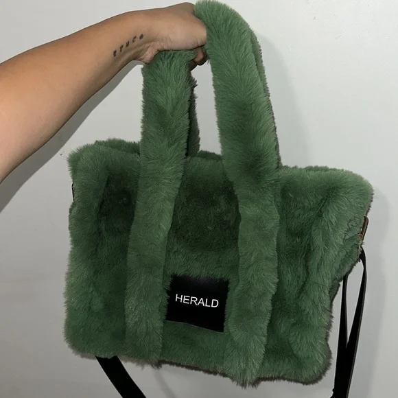 NWOT FAUX FUR HERALD BAG - Picture 3 of 8
